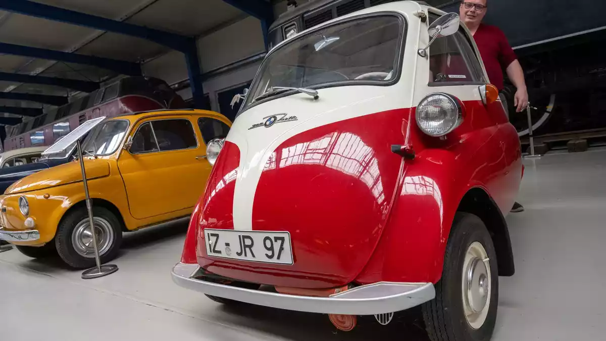 Ehedem günstig in der Anschaffung, und immer noch günstig in der Kfz-Versicherung: die BMW Isetta. Allerdings ist der einst «Knutschkugel» genannte Oldtimer heute kaum noch zu bekommen. (Illustration)  - Bild: Stefan Sauer/dpa