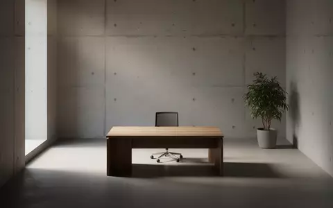 Ein minimalistisch gestalteter, leerer Büroarbeitsplatz mit neutralen Farben und natürlichem Lichteinfall. - Foto: über boerse-global.de