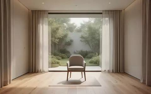 Ein ruhiger, lichtdurchfluteter Meditationsraum in einer modernen Klinik mit Blick in einen grünen Garten. - Foto: über boerse-global.de