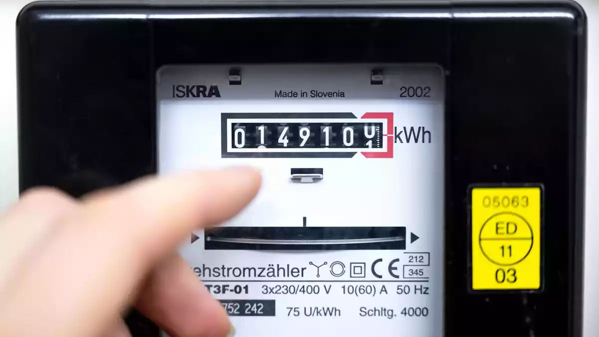 Unternehmen und Behörden zahlen für Strom und Gas im Schnitt niedrigere Preise als Privathaushalte. (Symbolbild) - Bild: Sina Schuldt/dpa