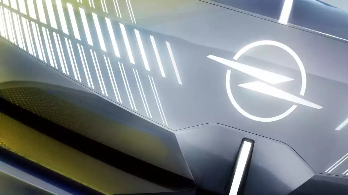 Premiere in Paris: Erste Ausblicke auf den atemberaubenden Opel STX Concept - Bild: presseportal.de