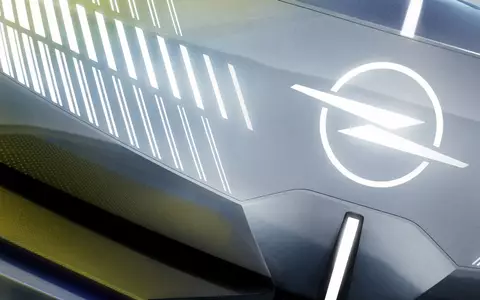 Premiere in Paris: Erste Ausblicke auf den atemberaubenden Opel STX Concept - Foto: presseportal.de