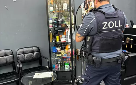 HZA-MS: Hauptzollamt Münster prüft Friseur- und Kosmetikgewerbe im Münsterland Finanzkontrolle Schwarzarbeit stößt in Nagelstudios auf neun Personen ohne entsprechende Arbeitserlaubnis. - Foto: presseportal.de