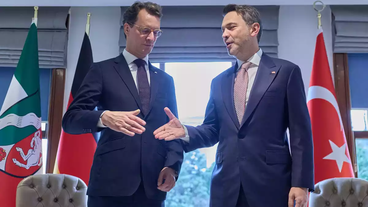 Der letzte Tag der Türkei-Reise von NRW-Ministerpräsident Wüst steht im Zeichen der Wirtschaftsbeziehungen. - Bild: Rolf Vennenbernd/dpa