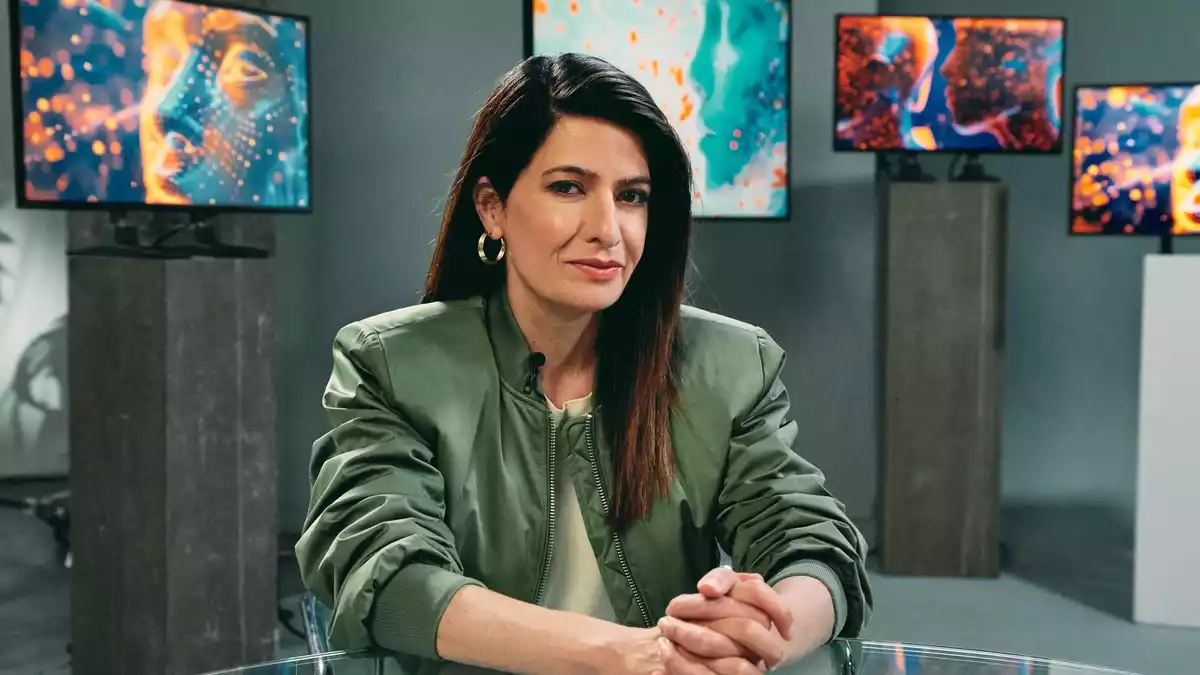 Linda Zervakis Quick-Check Wirtschaft - Bild: Joyn/René Lohse, presseportal.de