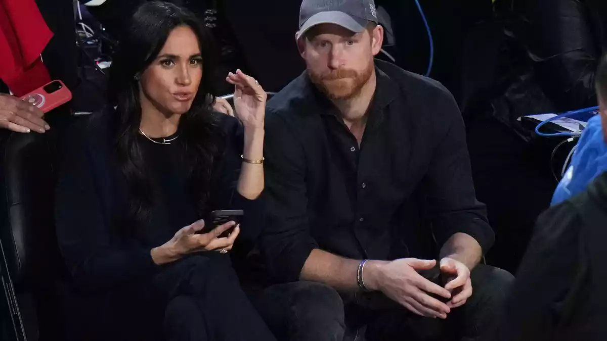 Herzogin Meghan und Prinz Harry wohnen mit ihren Kindern wieder in Großbritannien. (Archivbild) - Bild: Jae C. Hong/AP/dpa