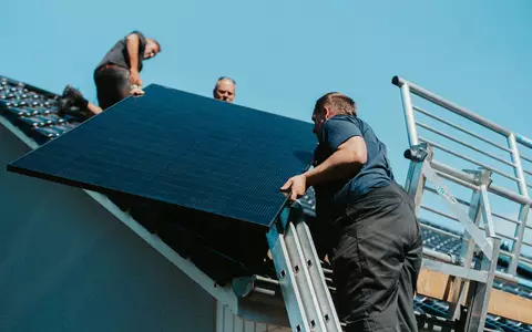 Peeek GmbH: Wie Photovoltaik, Batteriespeicher und dynamische Tarife Energiekosten reduzieren können - Foto: presseportal.de