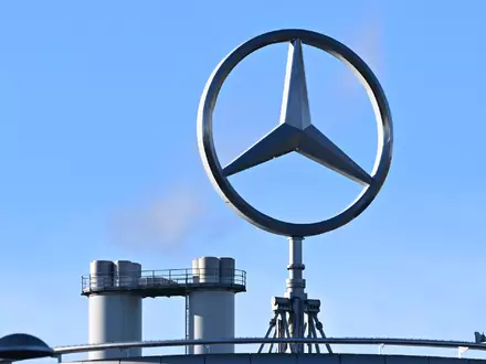 Mercedes-Benz legt Abfindungsprogramm neu auf. (Archivbild) - Foto: Bernd Weißbrod/dpa