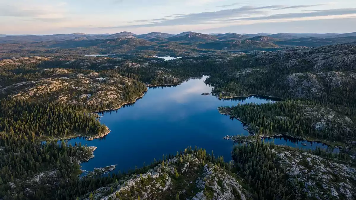 Bedford Metals: Flugvermessung über Sheppard Lake aufgenommen