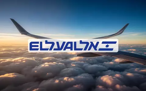 Ein Flugzeugflügel über einer Wolkendecke im goldenen Licht, symbolisch für Wachstum in der Luftfahrtbranche. - Foto: über boerse-global.de
