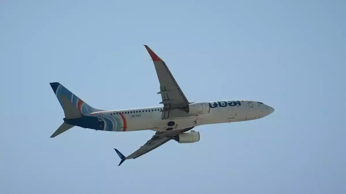 Zu dem Vorfall mit einer Flydubai-Maschine sind noch etliche Fragen offen. (Illustration) - Bild: Uncredited/AP/dpa