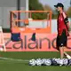 Jürgen Klopp schaut beim Training der Nationalmannschaft genau hin.  - Bild: Federico Gambarini/dpa