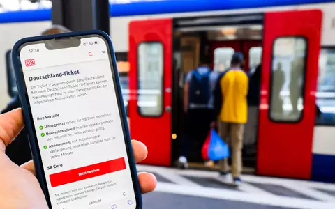 Das Deutschlandticket kostet ab kommendem Jahr 66,80 Euro. (Archivbild) - Foto: Julian Stratenschulte/dpa
