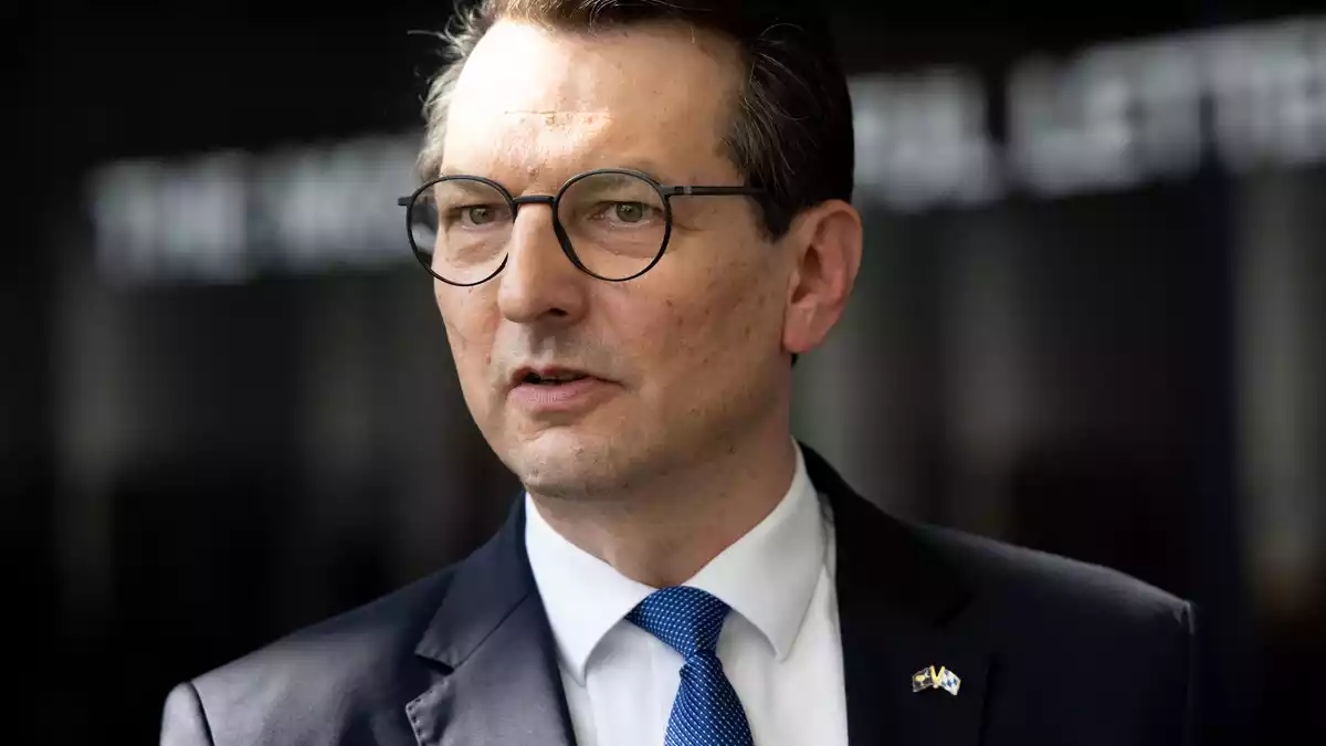 BMW-Chef Nedeljkovic: Konzernstruktur vereinfachen und Managementpositionen streichen. (Archivbild) - Bild: Sven Hoppe/dpa