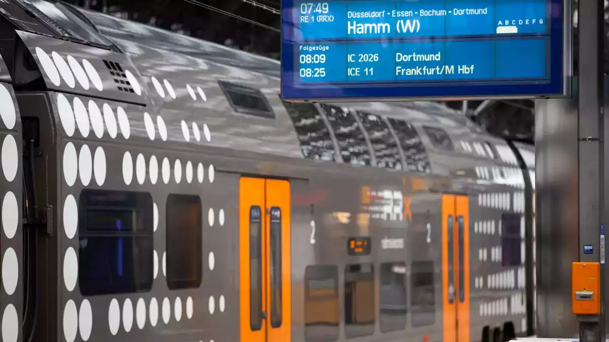 Das Deutschlandticket ist ein bundesweit gültiges Monatsabo für Busse und Bahnen im Nah- und Regionalverkehr. (Archivbild) - Bild: Thomas Banneyer/dpa