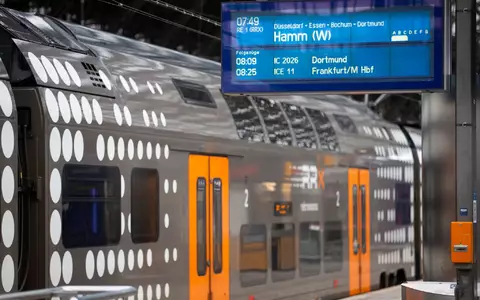 Das Deutschlandticket ist ein bundesweit gültiges Monatsabo für Busse und Bahnen im Nah- und Regionalverkehr. (Archivbild) - Foto: Thomas Banneyer/dpa