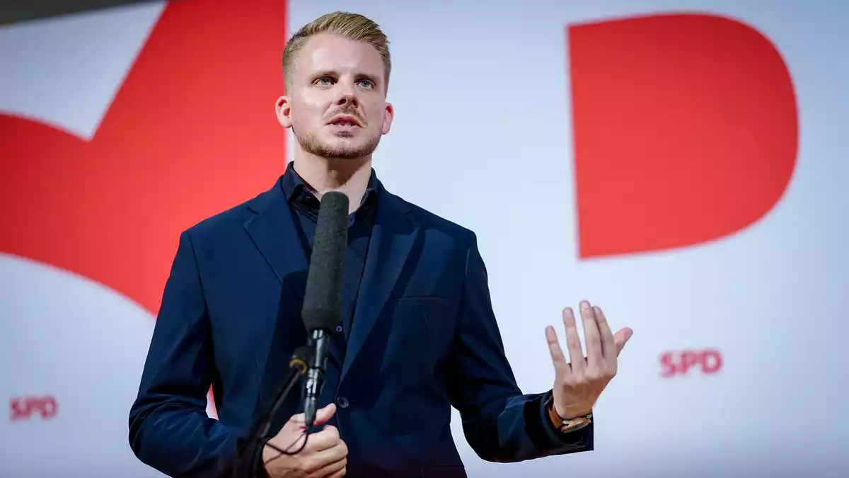 SPD-Generalsekretär Tim Klüssendorf hält seiner Partei zugute, ursprünglich geplante Kürzungen in der Pflege verhindert zu haben. (Archivbild) - Bild: Kay Nietfeld/dpa