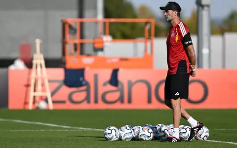 Jürgen Klopp schaut beim Training der Nationalmannschaft genau hin.  - Foto: Federico Gambarini/dpa