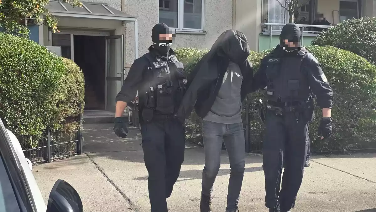 BPOLD-B: Durchsuchungen und Vollstreckung von Haftbefehlen wegen Schleusung und Schwarzarbeit - Bild: presseportal.de