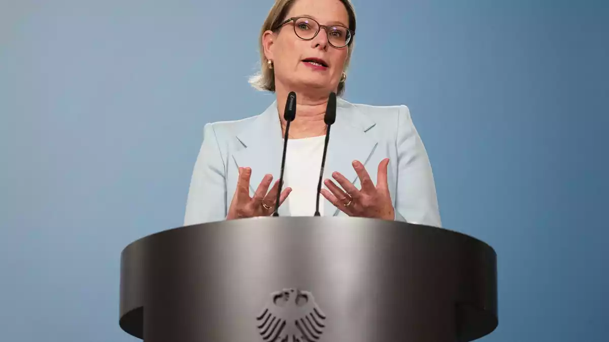 Es gehe bei der Reform nicht in erster Linie um den Schutz Einzelner, sondern auch um den Schutz des Gemeinwesens, sagt Bundesjustizministerin Stefanie Hubig (SPD). - Bild: Sven Kaeuler/dpa