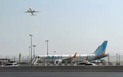 An Bord eines Flugzeugs der Airline Flydubai spielten sich dramatische Szenen ab. (Symbolbild) - Foto: Uncredited/AP/dpa