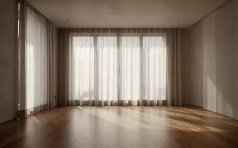 Ein minimalistischer, lichtdurchfluteter Raum mit sanften Texturen, der Ruhe und eine entspannte Atmosphäre vermittelt. - Foto: über boerse-global.de