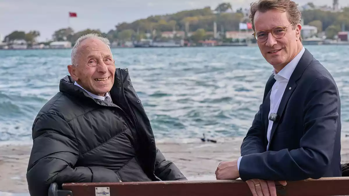 Der Minister traf einen der ersten «Gastarbeiter». - Bild: Rolf Vennenbernd/dpa
