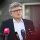 Meiswinkel: «Volkswagen hält sich an Verträge». - Bild: Julian Stratenschulte/dpa