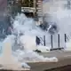 Auch der Einsatz der Polizei bei den Protesten an französischen Schulen steht in der Kritik, es war die Rede von Fällen von Polizeigewalt. - Bild: Jean-Francois Badias/AP/dpa