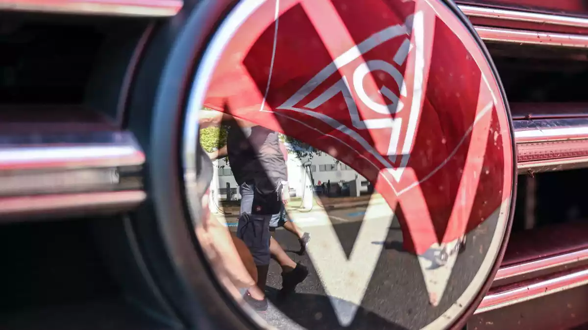 Volkswagen hat eine Reihe von Tarifverträgen gekündigt. (Archivbild) - Bild: Hendrik Schmidt/dpa
