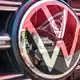 Volkswagen hat eine Reihe von Tarifverträgen gekündigt. (Archivbild) - Bild: Hendrik Schmidt/dpa