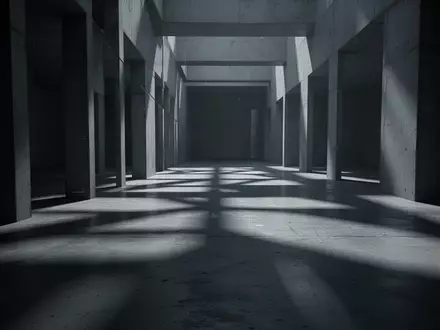 Ein minimalistischer, düsterer Innenraum mit geometrischen Schatten auf einem Betonboden, der eine Atmosphäre der Überwachung vermittelt. - Foto: über boerse-global.de