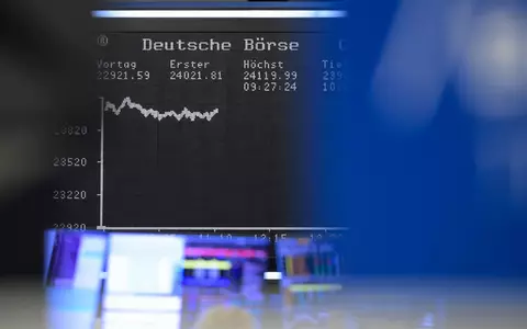 Weil es bei der gesetzlichen Rente eng wird, sollen die Menschen selbst über die Börse fürs Alter vorsorgen. (Symbolbild) - Foto: Hannes P. Albert/dpa