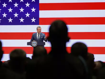 Hegseths verteidigt vor Militärs bereits erfolgte Veränderungen - und kündigt weitere an. - Foto: Alex Wong/Pool Getty Images North America/AP/dpa