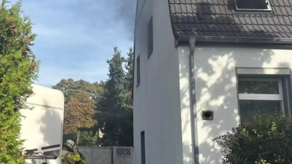 FW-GLA: Wohnungsbrand in der Hagelkreuzstraße - eine Person leicht verletzt - Bild: presseportal.de