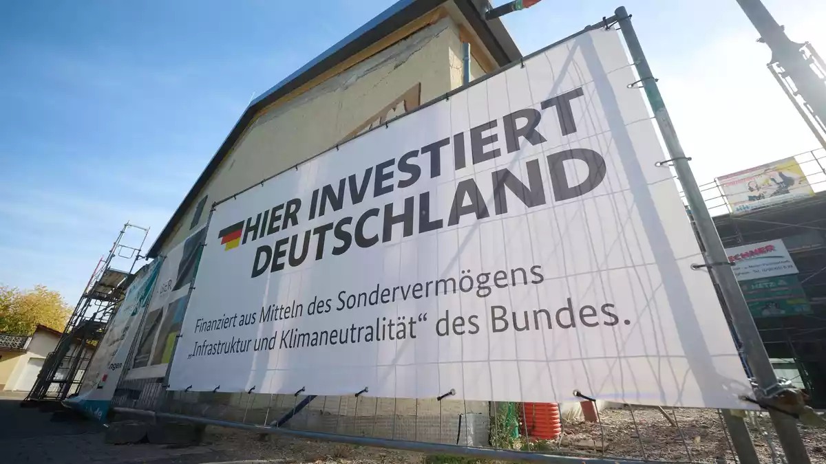 Die Regierung versucht zu zeigen, wo die Fördermilliarden fließen. (Archivbild) - Bild: Marijan Murat/dpa