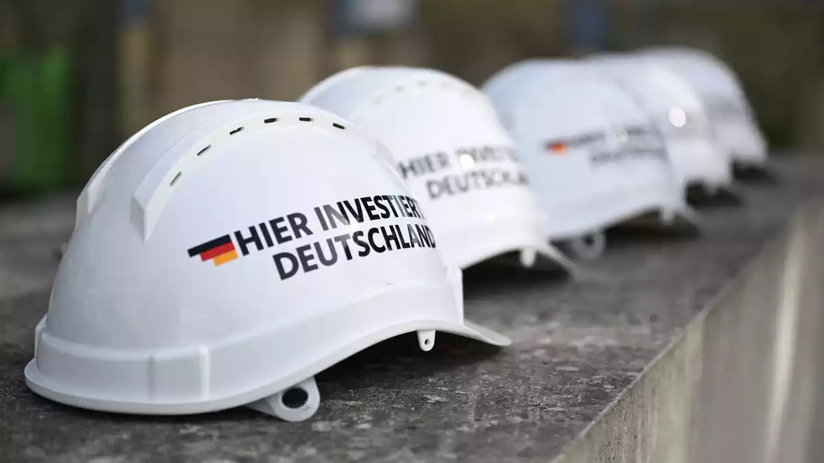 Das Finanzministerium macht Werbung fürs Sondervermögen. (Archivbild) - Bild: Marijan Murat/dpa