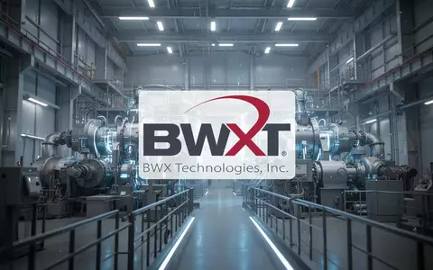 Moderne industrielle Anlage mit blauer Beleuchtung, die den Sektor der Energietechnik und des Ingenieurwesens symbolisiert. - Foto: über boerse-global.de