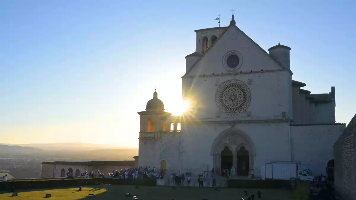 In der Basilika San Francesco ist Franz von Assisi begraben. - Bild: Malin Wunderlich/dpa