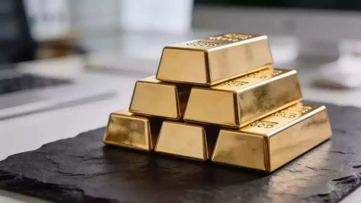 Gold Holds Near $4,150 as Fed Rate Bets Ease and China Imports Set Record