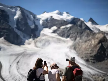 Es war das zweitschlimmste Jahr seit Beginn der Messungen für die Schweizer Gletscher (Archivbild) - Foto: Gian Ehrenzeller/KEYSTONE/dpa