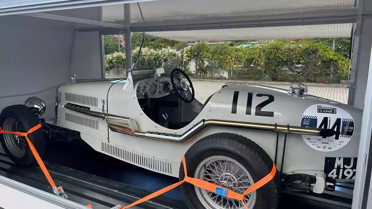 HZA-SW: Ein Stück britische Automobilgeschichte am Zollamt Bamberg - Bild: presseportal.de
