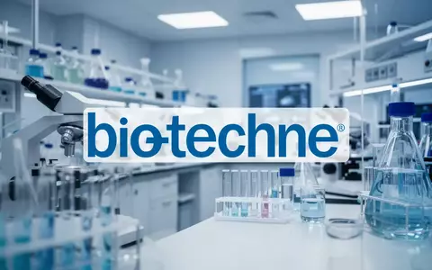 Abstrakte Darstellung eines modernen Biotechnologie-Labors mit Fokus auf wissenschaftliche Innovation. - Foto: über boerse-global.de