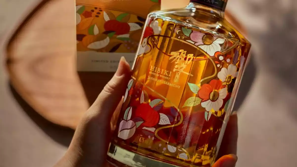 The House of Suntory präsentiert die Hibiki® Japanese Harmony Limited Edition in Zusammenarbeit mit dem traditionsreichen Kimono-Haus Chiso - Bild: presseportal.de