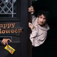 Halloween-Umfrage 2026: Deutschland fiebert Halloween entgegen / Endlich wieder Halloween!: YouTube-Legende Julien Bam und M&M'S® starten den Grusel-Countdown - Foto: presseportal.de