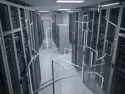 Reihen von Server-Racks in einem modernen Rechenzentrum bei gedimmter Beleuchtung. - Foto: über boerse-global.de