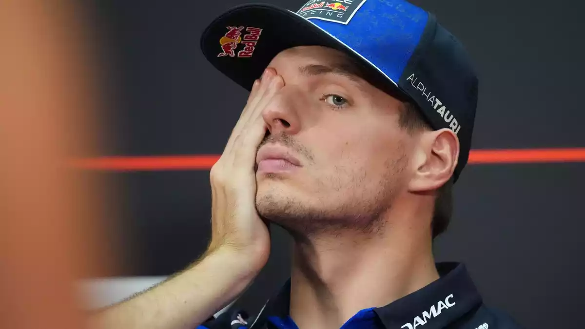 Verstappen gibt auch noch Unterwäsche-Tipps.  - Bild: Aijaz Rahi/AP/dpa