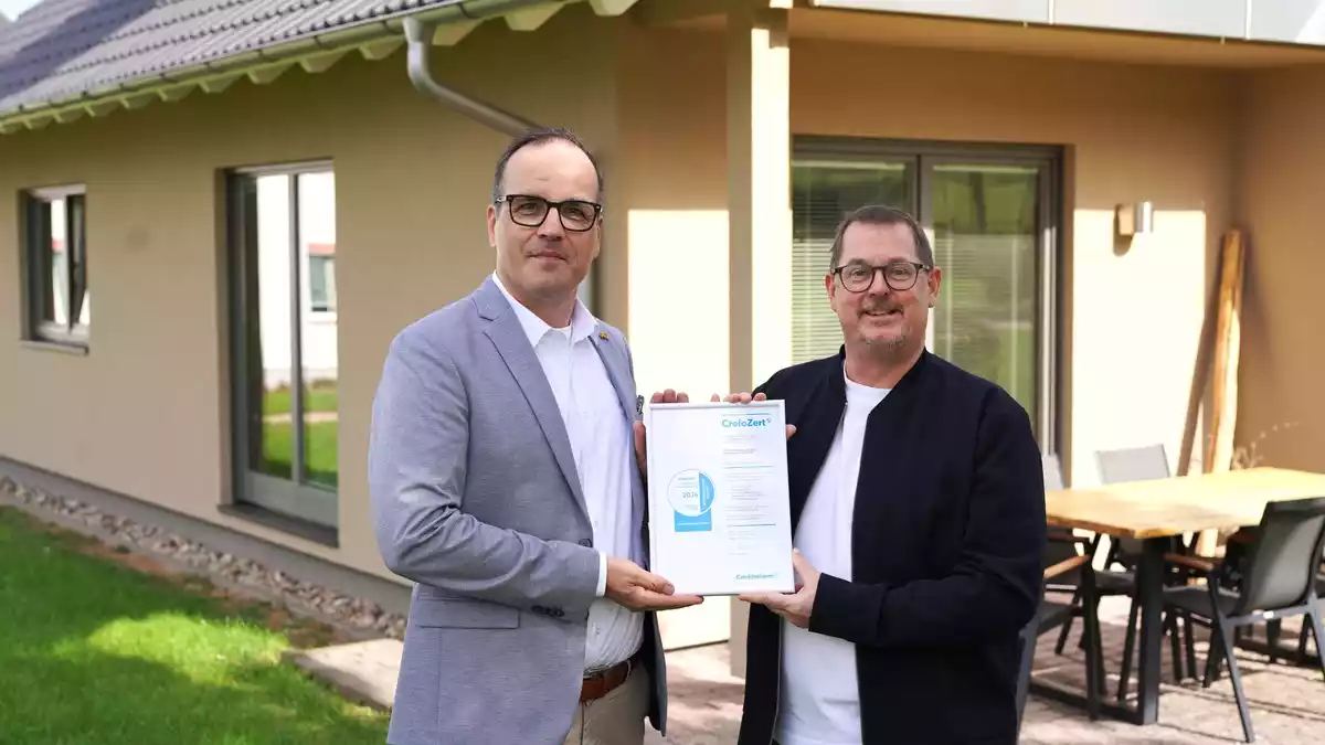 Ein starkes Fundament für große Wohnträume / Living Haus erhält erneut das CrefoZert der Creditreform - Bild: presseportal.de
