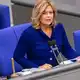 Bundestagspräsidentin Julia Klöckner (CDU) sagt, man müsse grundsätzlich dahin gehen, wo die politische Meinungsbildung stattfinde. (Archivbild) - Bild: Michael Kappeler/dpa