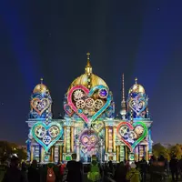 22. FESTIVAL OF LIGHTS zeigt vom 9. bis 18. Oktober an rund 40 Orten in Berlin Colours of Love - Ein leuchtendes Fest für die Liebe - Foto: presseportal.de